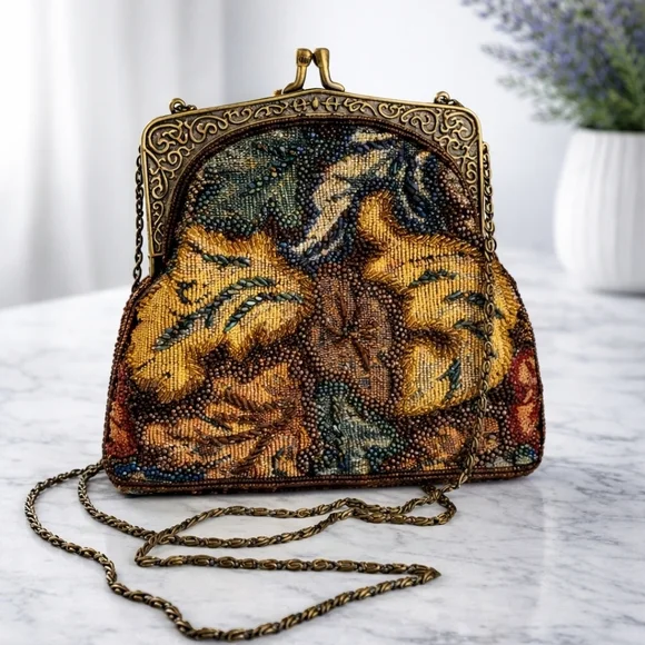 Kisslock Floral Beaded Shoulder Bag - Picture 1 of 9